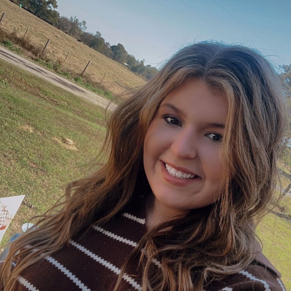 Meet your Posher, Kaylin - Picture 1 of 1